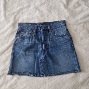 Levis denim mini skirt medium wash